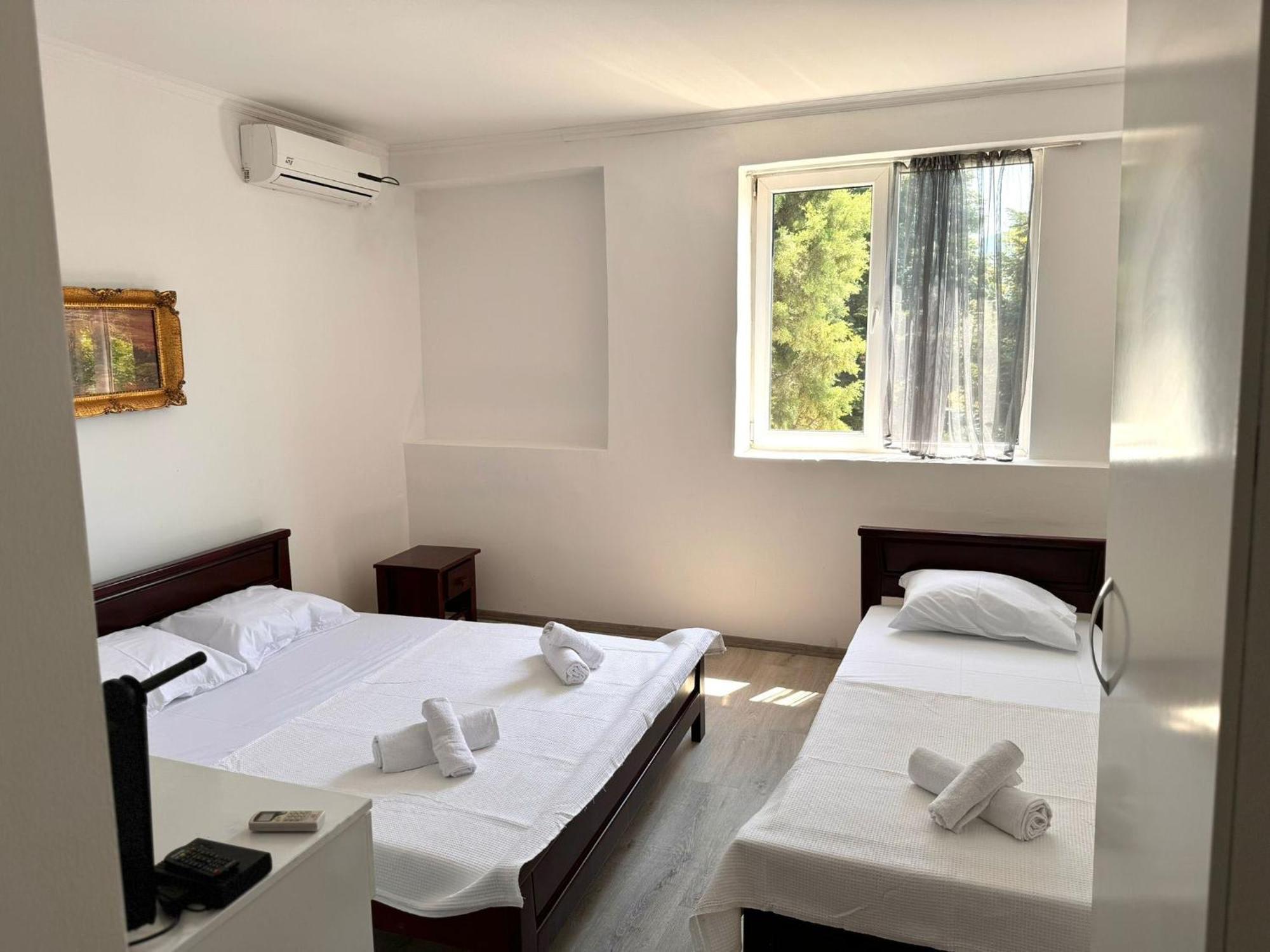 Hotel Istanbul Skopje Esterno foto
