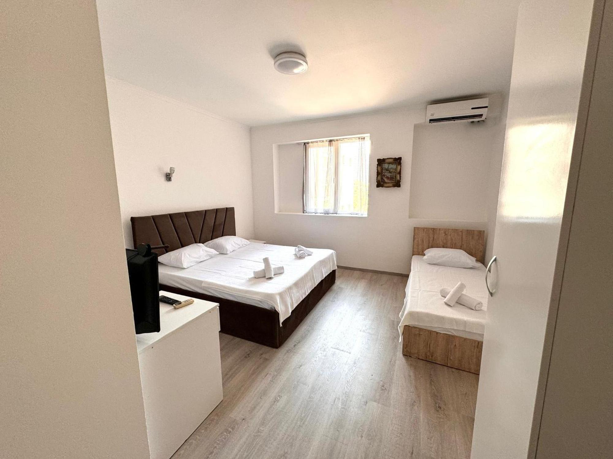 Hotel Istanbul Skopje Esterno foto